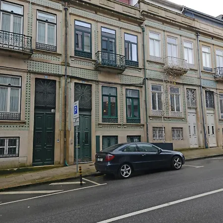 Bright Cedofeita Flat With Balcony Porto