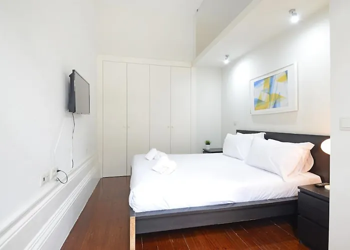 Bright Cedofeita Flat With Balcony * פורטו