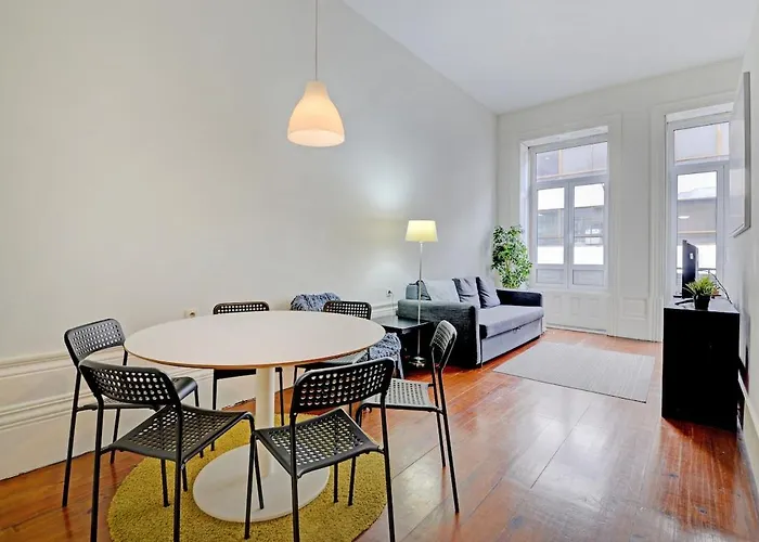 Bright Cedofeita Flat With Balcony * Oporto