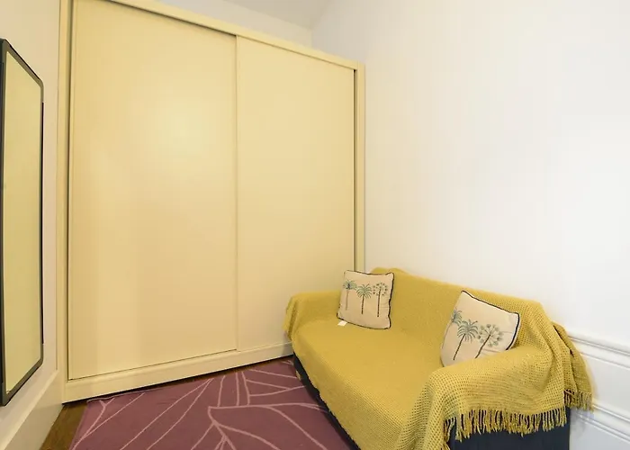 Bright Cedofeita Flat With Balcony * Oporto