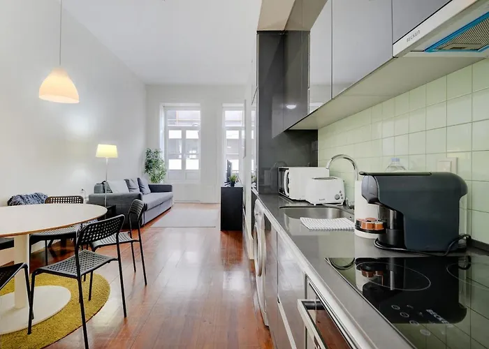 Bright Cedofeita Flat With Balcony Porto